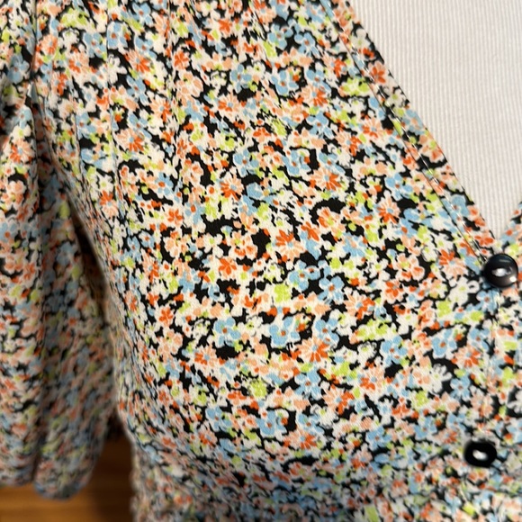 Floral button crop top - Picture 3 of 8